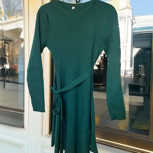 Green long sleeve full skirt mini dress with tie belt size L